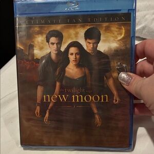 Twilight Saga: New Moon Blu-ray - Special Edition in Blue Case